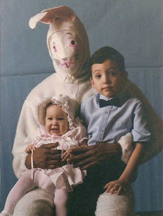 bebe y niño conejo de pascua terrorífico vintage