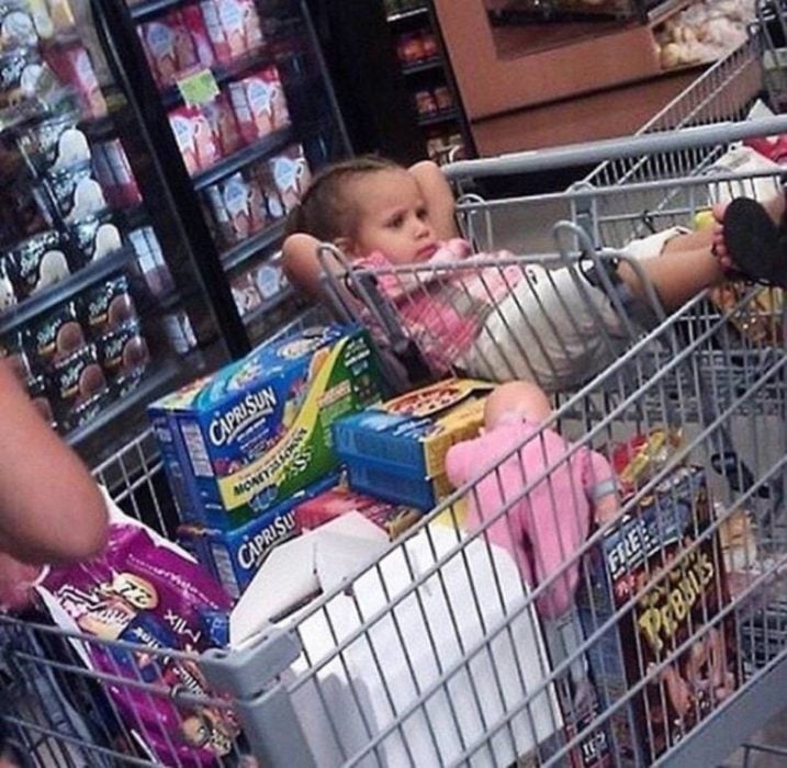 cosas de niños - niña compras en el carrito 