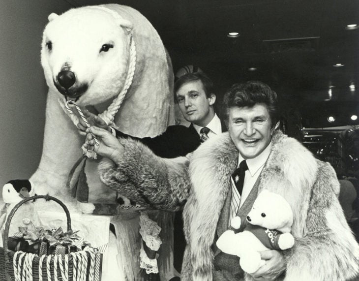 donald trump con oso 1990