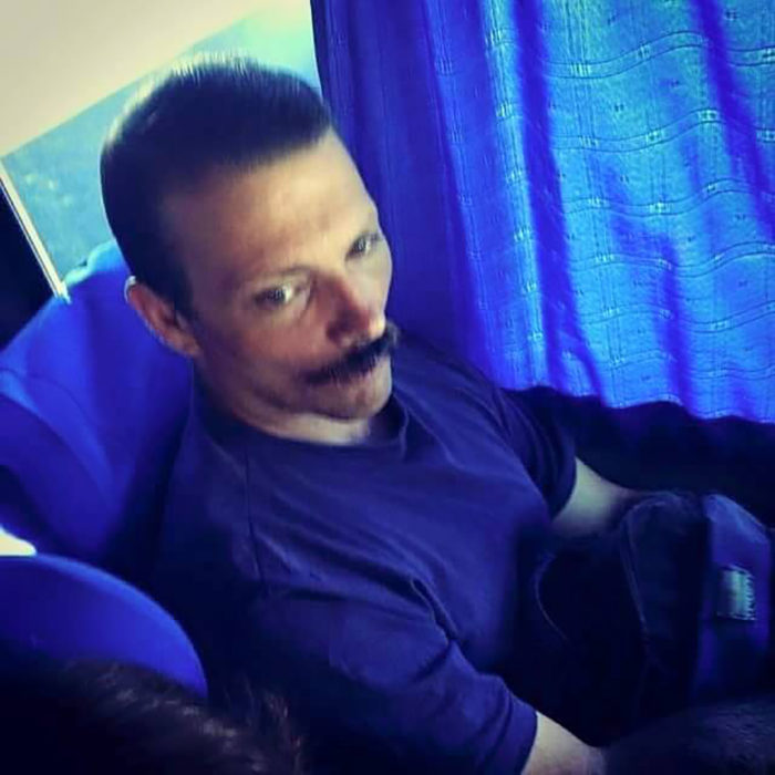 freddy mercuri en el transporte público