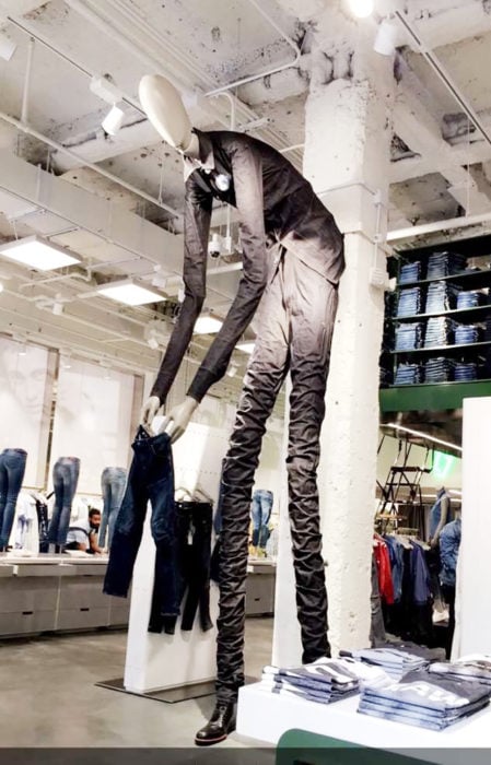 maniquí gigante