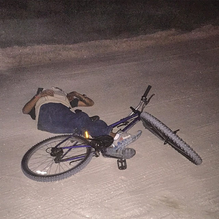 borracho tirado de una bicicleta