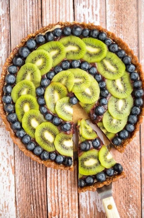 tarta de kiwi con moras