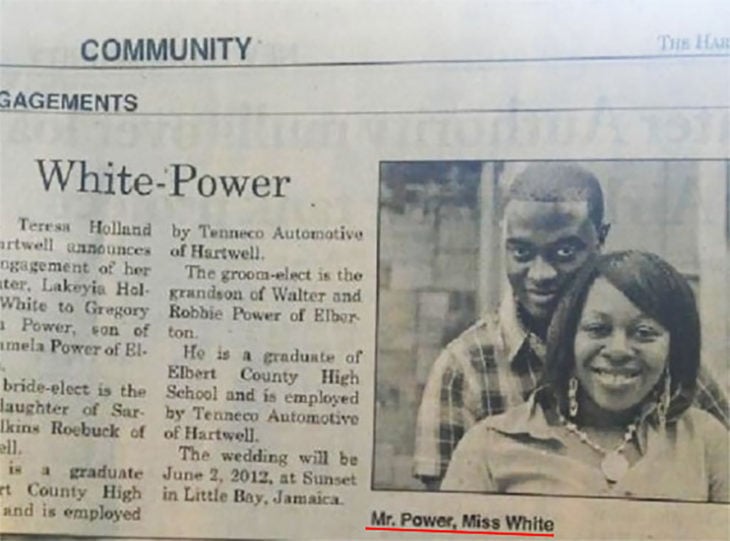 pareja afro en un periódico
