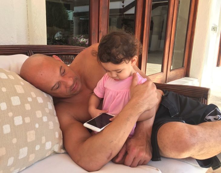 vin diesel con una bebé 