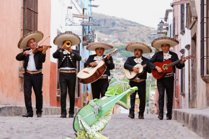 Batalla PS lagartija - con el mariachi 