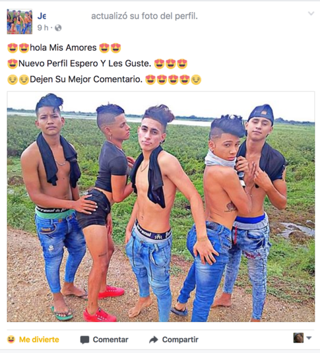 HOMBRES TRATANDO DE SER SEXIES PARA LA FOTO