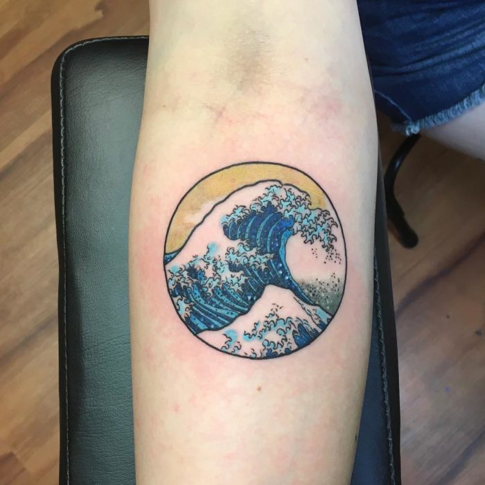 ola Hokusai tatuaje