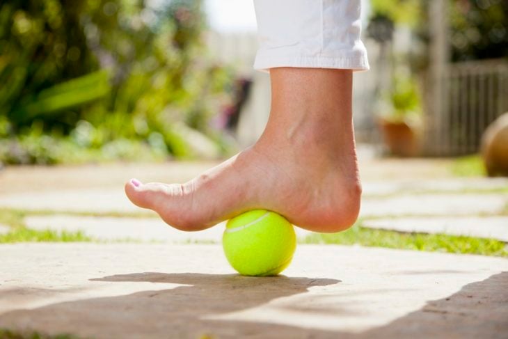 pelota de tennis pie