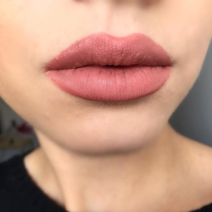 labios sobre contorneados