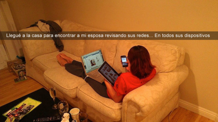 mujer con tablet celular y laptop 