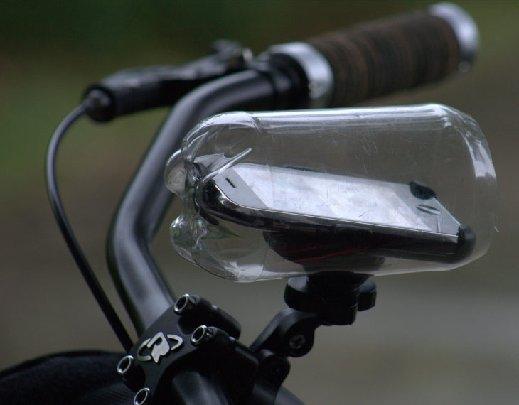 botella protector de agua para smartphone