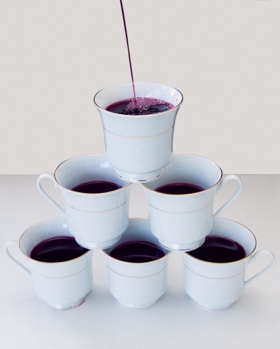 servir vino en tazas