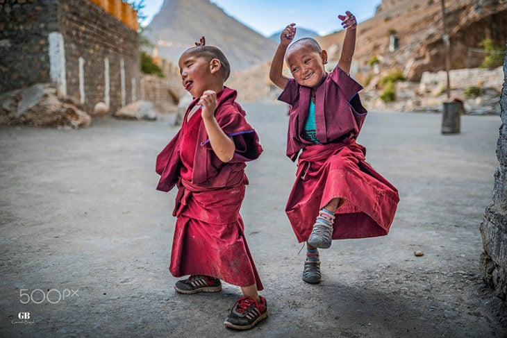 Niños bailando