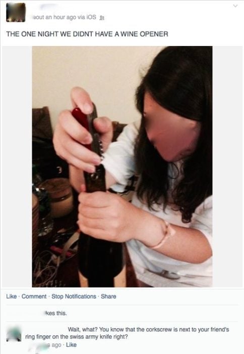 mujer no puede abrir vino con navaja suiza