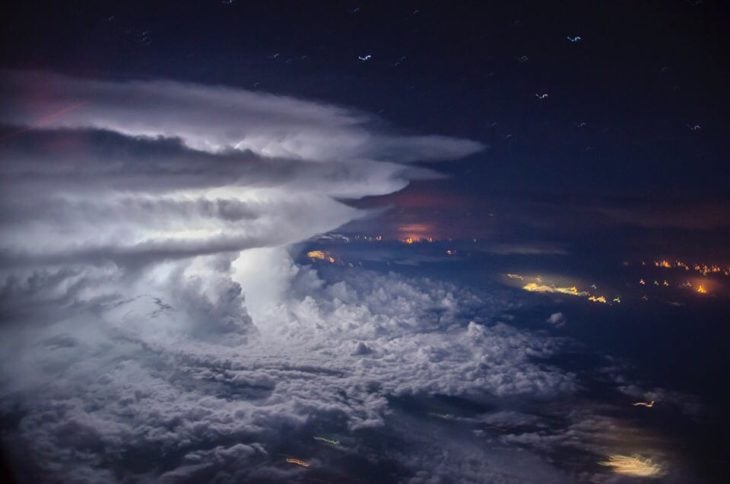 Gran nube de tormenta vista desde los aires