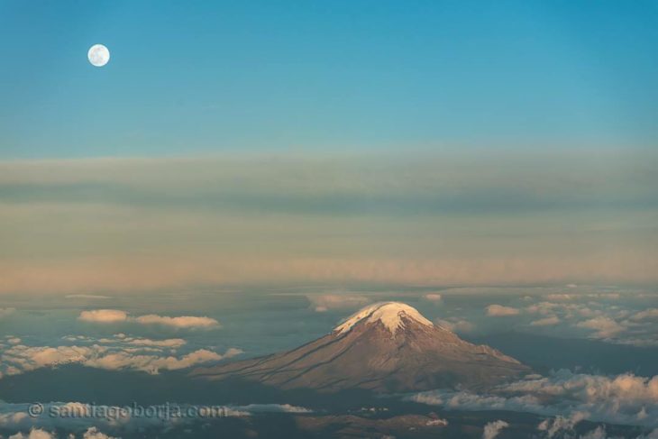 Volcán chimbolazo de Ecuador desde una avión