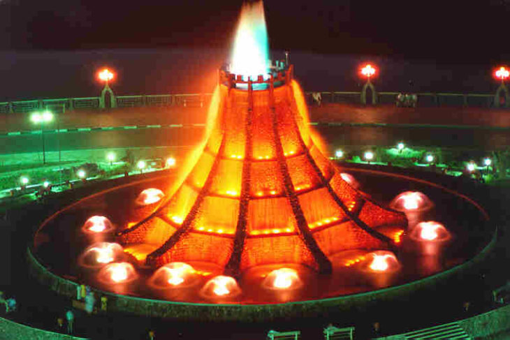 Fuente del volcán en Abu Dhabi