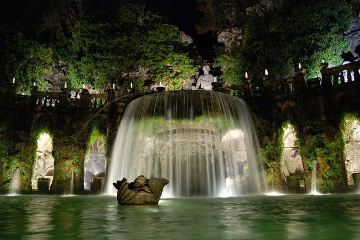 fuente ovalada en italia