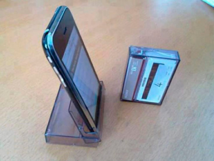 Caja de cassette para sostener el celular