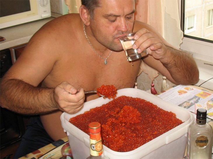 caviar vodka rusos hambriento