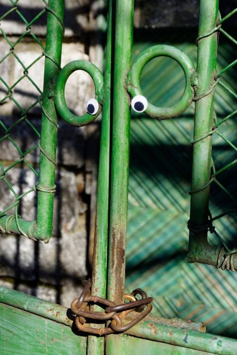 eyebombing para una puerta verde