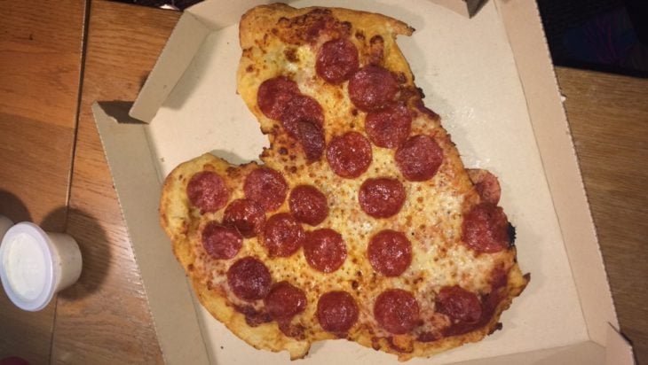 pizza sin forma casi consigue ser un corazón