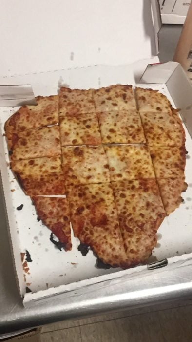 pizza amorfa intentando ser corazón