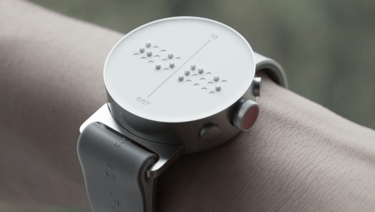 smartwatch con señales en braile para invidentes 