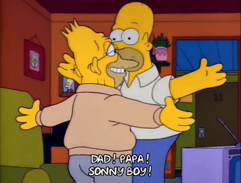Homero Simpson abrazando a su padre