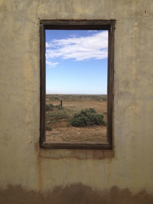 ventana pareciera ser un cuadro de arte realista