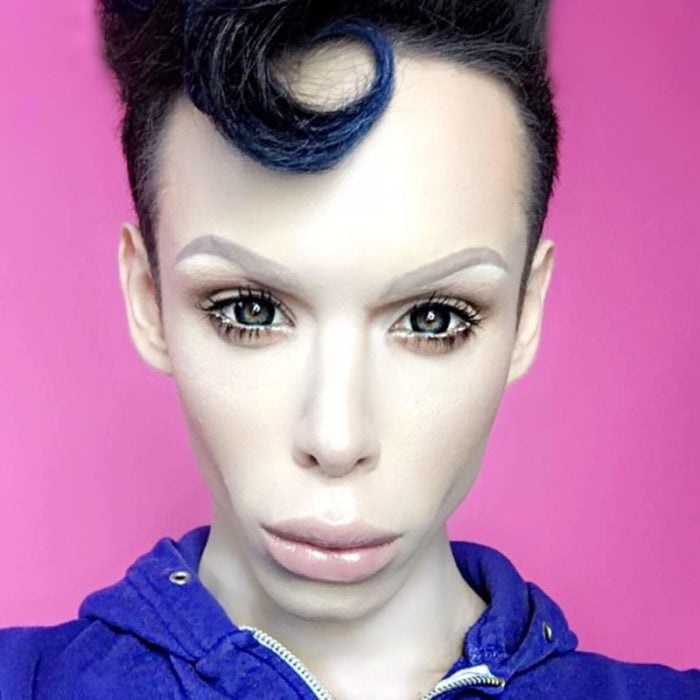 chico alienígena transexual