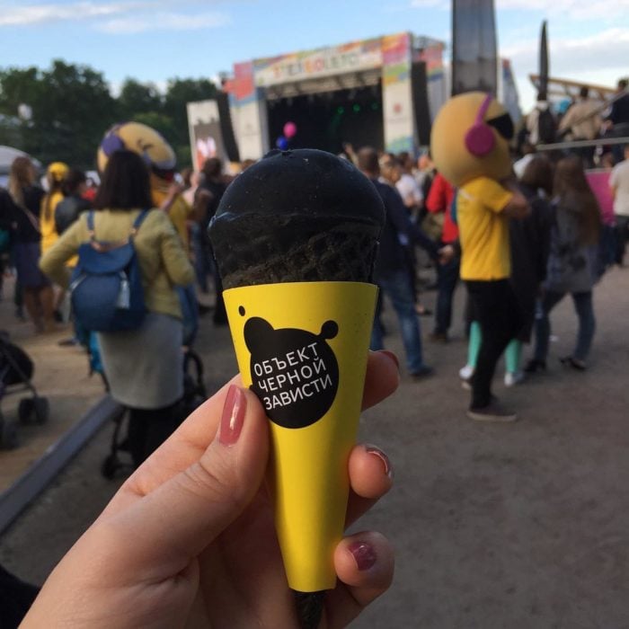 cono de nieve negro