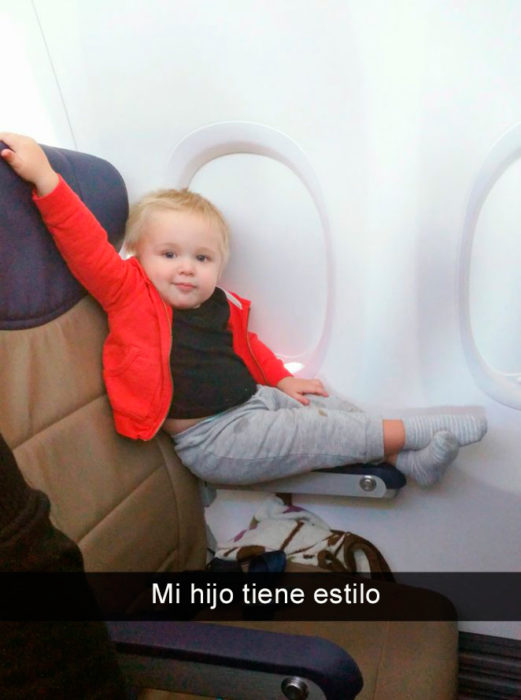 Niño sexy en avión