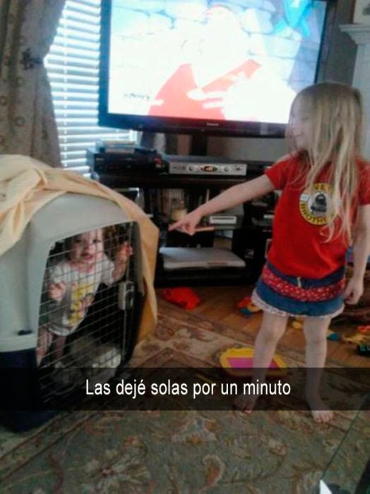 Niña metió a su hermana a una jaula