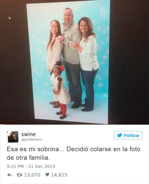 Niña en foto familiar de otra familia