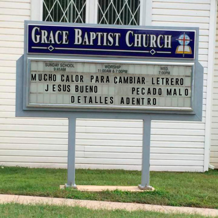 Letrero en iglesia bautista 