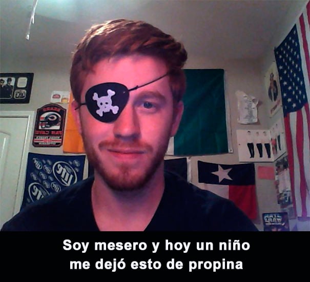 Hombre con parche de pirata