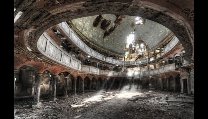 Auditorio con más de 100 años abandonado