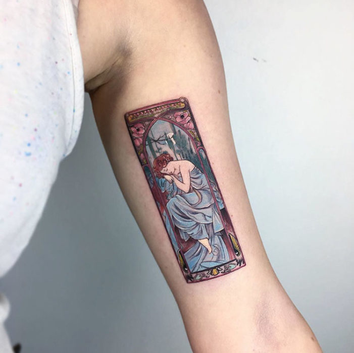 pequeña obra de mucha hecha un tatuaje