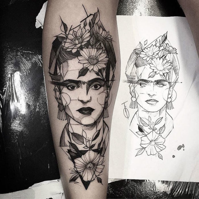 tatuaje hecho con un retrato de Frida Khalo