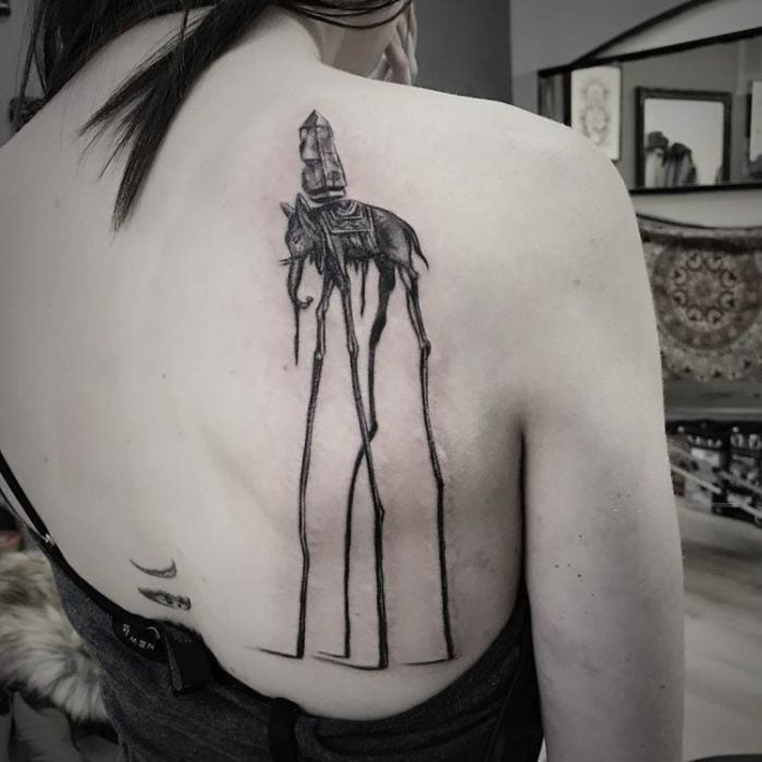 Obra de Dali hecho tatuaje