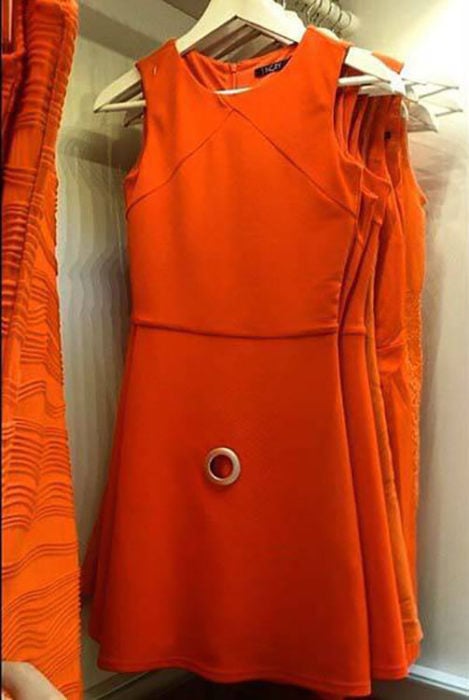 Vestidos con un extraño hueco