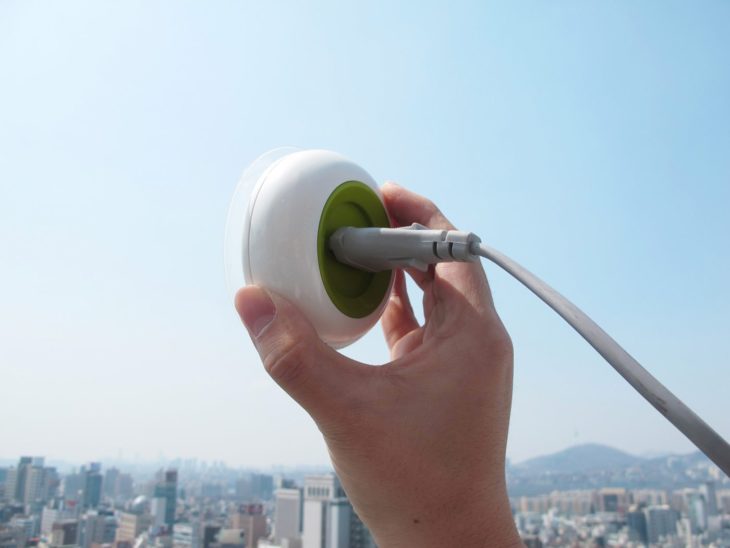 enchufes en la ventana funciona con energía solar