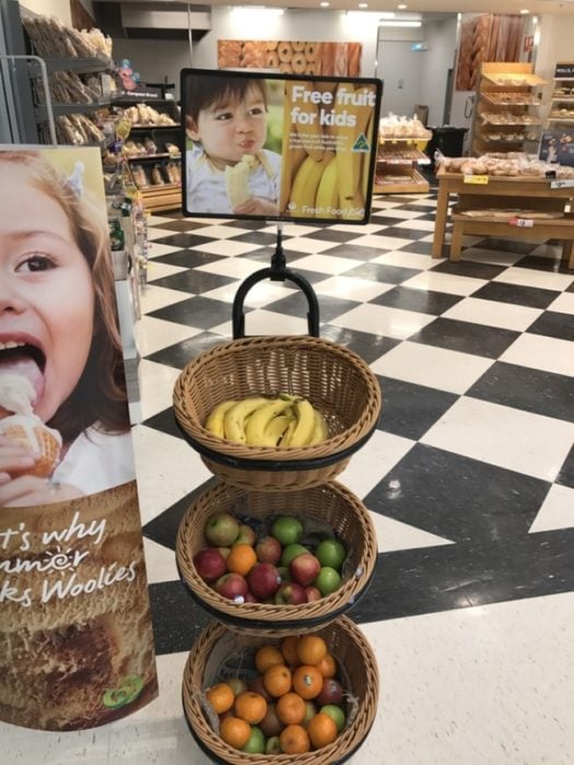 Australia supermercados regalan fruta