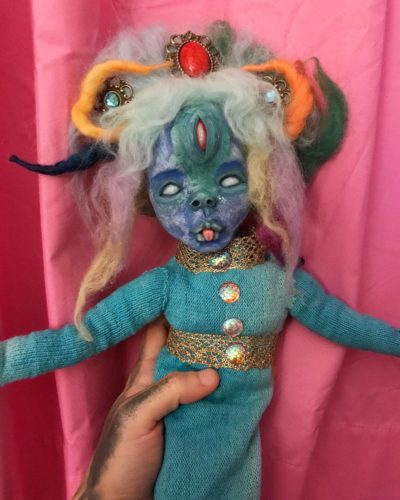 Artista crea muñecos raros pero completamente adorables