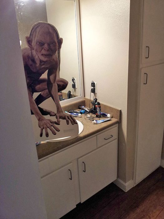 Golum en el baño