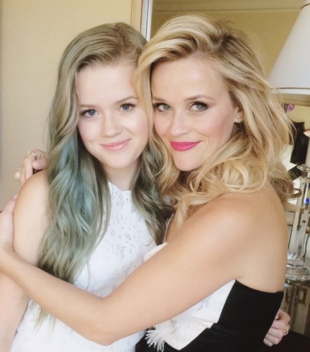 Madres e hijas parecidas jóvenes y bellas reese witerspoon