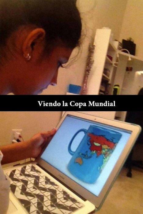 viendo la copa mundial