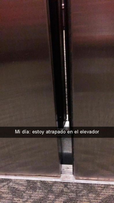 atorado en elevador 